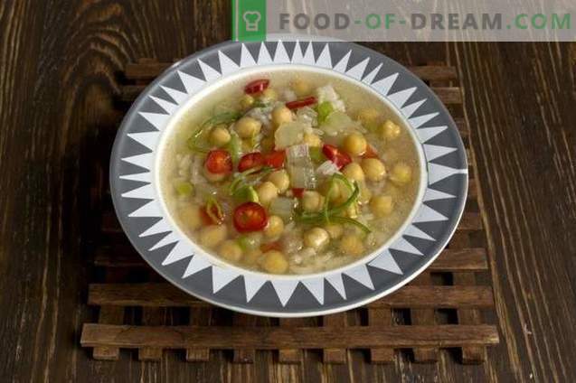 Sopa de grão de bico vegetariana com legumes