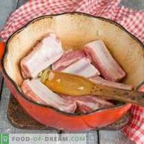 Camponesa com salsichas e costelinha de porco