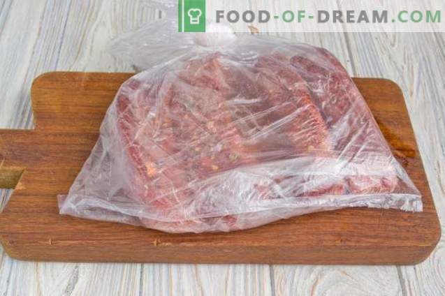 Barriga de porco salgada na embalagem