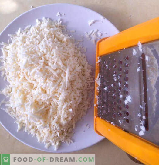 Peito de frango em molho cremoso de queijo com legumes - receita com foto