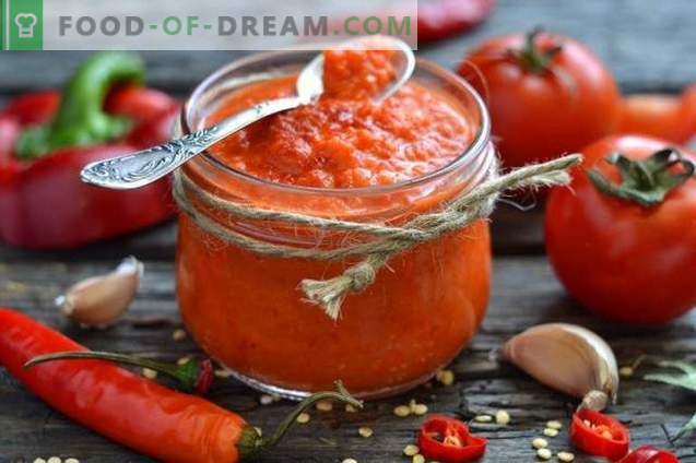 Ketchup caseiro feito de tomates frescos e pimentões