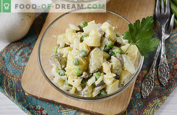 Potato salad with mushrooms - a complete dish for a summer lunch or dinner. Step-by-step photo-recipe of potato salad with mushrooms