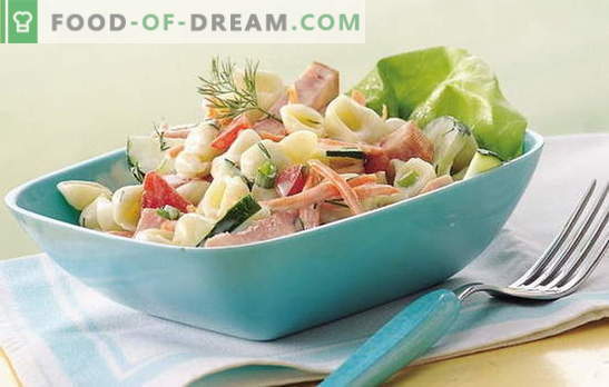 Salada de presunto simples - varinha mágica para a anfitriã! Receitas para deliciosas saladas com presunto e legumes, cogumelos, bolachas