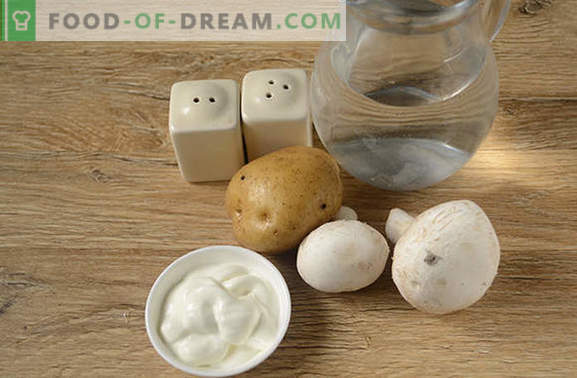 Potatis med svamp i ugnen med gräddfil - en aromatisk och näringsrik maträtt. Författarens steg för steg fotrecept av bakade potatis med svamp