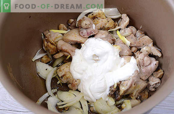 Geschmortes Hähnchen mit Pilzen: Für den Urlaub und jeden Tag kochen wir duftende Oberschenkel. Schritt für Schritt Fotorezept des Autors zum Kochen von Hähnchen mit Champignons in Sauerrahm