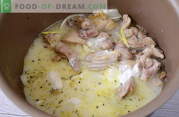 Geschmortes Hähnchen mit Pilzen: Für den Urlaub und jeden Tag kochen wir duftende Oberschenkel. Schritt für Schritt Fotorezept des Autors zum Kochen von Hähnchen mit Champignons in Sauerrahm
