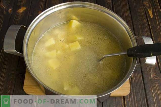 Sopa dietética com creme de brócolis