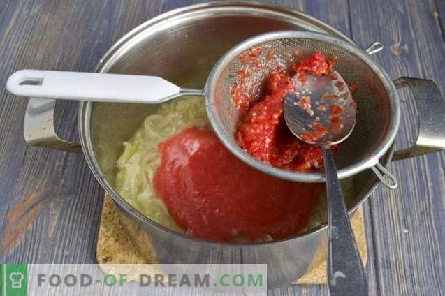 Sopa de creme de tomate com salsichas