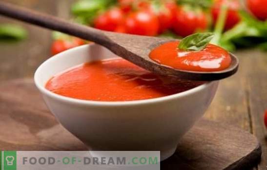 Molho de tomate em casa - naturalmente! Molho de tomate caseiro de tomates frescos, pasta de tomate ou suco, com pimenta, ervas, alho