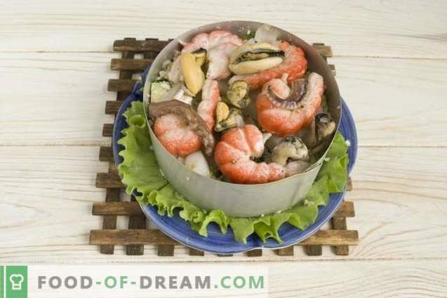 Salade de fruits de mer avec avocat, concombre et œufs