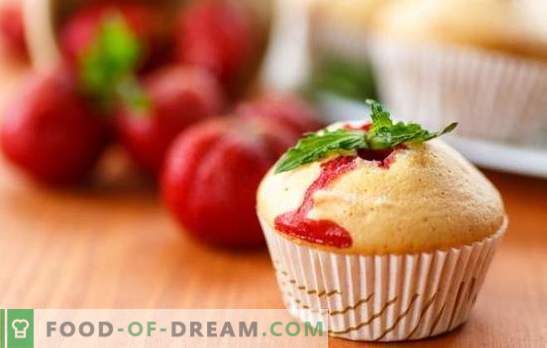 Strawberry Cupcake é uma iguaria deliciosa. Receitas bolo aromatizado com morangos para o chá de verão soulful