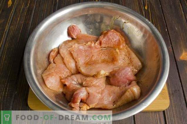 Deliciosa carne de porco com grão de bico e cebola no forno