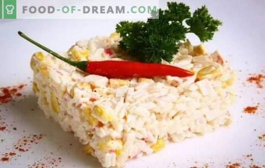 Salada de caranguejo (receita passo-a-passo) é um lanche original feito de produtos simples. Receita passo-a-passo para salada de caranguejo: a seleção e preparação de ingredientes