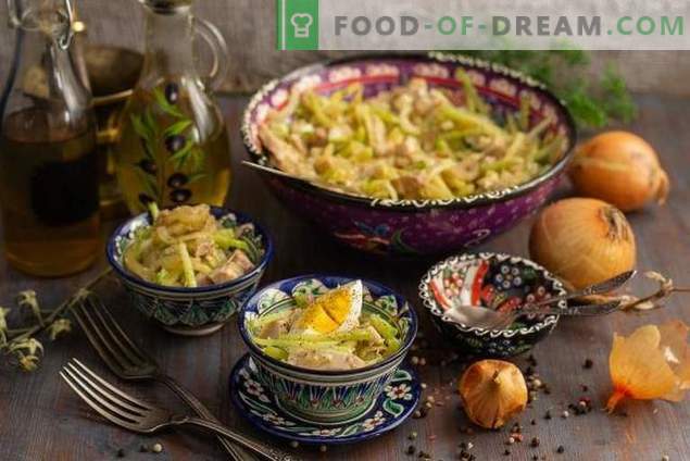 Salada de Uzbequistão picante com carne e rabanete verde