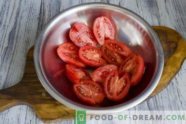 Pimentão recheado com molho de tomate para o inverno