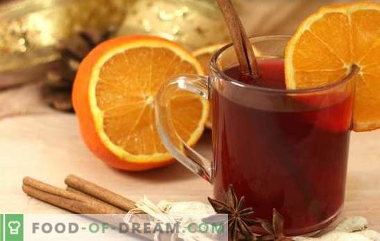 Vinho quente com laranja - a maior parte do inverno, bebida perfumada e aquecida! Cozinhando todo o vinho quente com laranjas