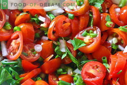 Saladas de tomate são as melhores receitas. Como corretamente e saboroso cozinhar saladas de tomate.