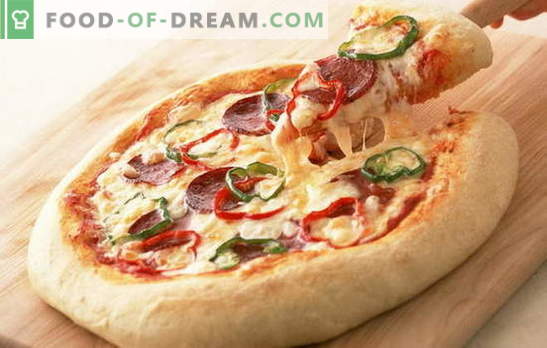 A receita de pizza com salsicha e queijo é a melhor invenção da culinária italiana. Uma variedade de recheios em receitas de pizza com salsicha e queijo