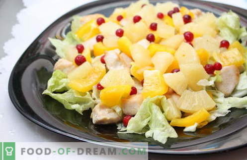 Saladas com abacaxi e frango são as melhores receitas. Como corretamente e saboroso para preparar uma salada com frango e abacaxi.