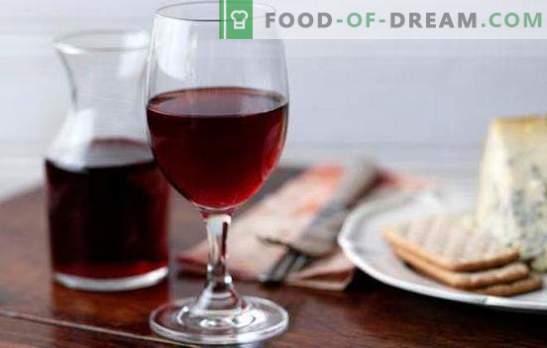 O vinho tinto em casa é um produto natural valioso. Receitas de vinho tinto em casa das bagas e geléia