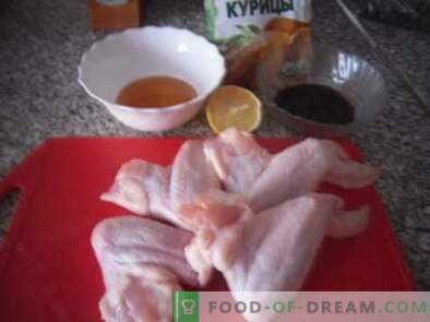 Como cozinhar deliciosas asas de frango no forno com mel e molho de soja