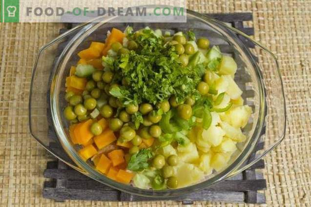 Salade met gerookte kippenborst en groenten