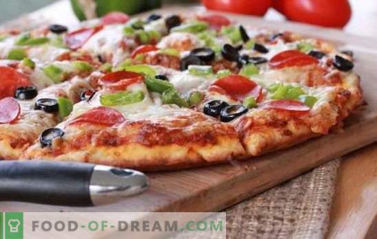 Ein schnelles Pizza-Rezept im Ofen - ein schnelles Abendessen. Varianten der Schnellpizza im Ofen mit verschiedenen Füllungen: auf Fladenbrot oder auf Baguette