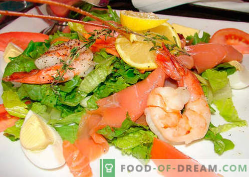 Salada com camarão e salmão - as receitas certas. Salada de cozimento rápida e saborosa com camarão e salmão.