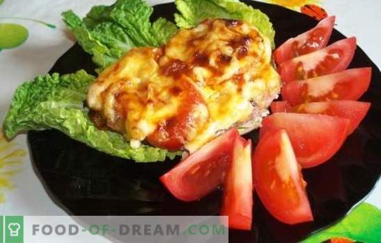 Costeletas de frango com tomate e queijo podem até mesmo iniciantes. Uma receita simples para costeletas de frango suculentas com tomate e queijo