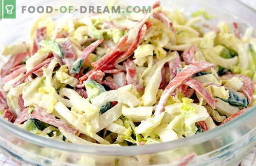 Salada com repolho fresco e salsicha - as melhores receitas. Cozinhamos corretamente salada de repolho fresco com salsicha.