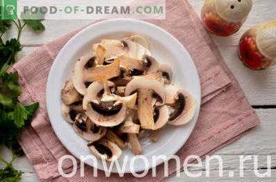 Frango guisado com cogumelos